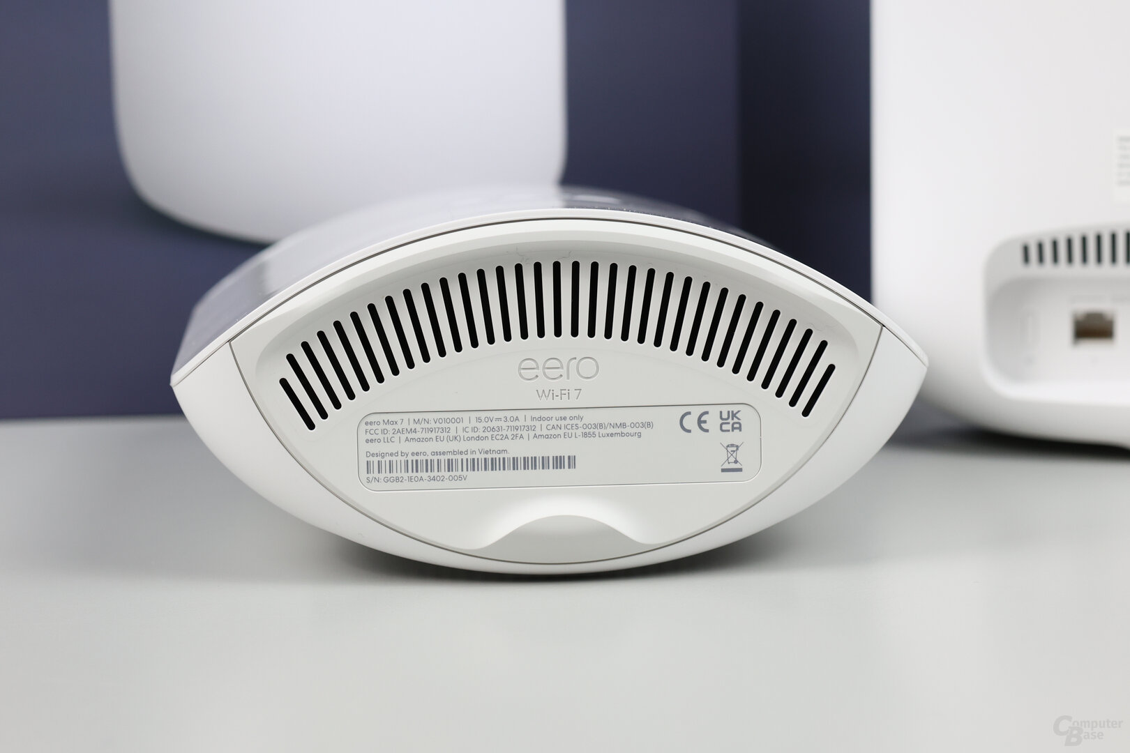 eero Max 7: Lüftungsschlitze auch an der Unterseite