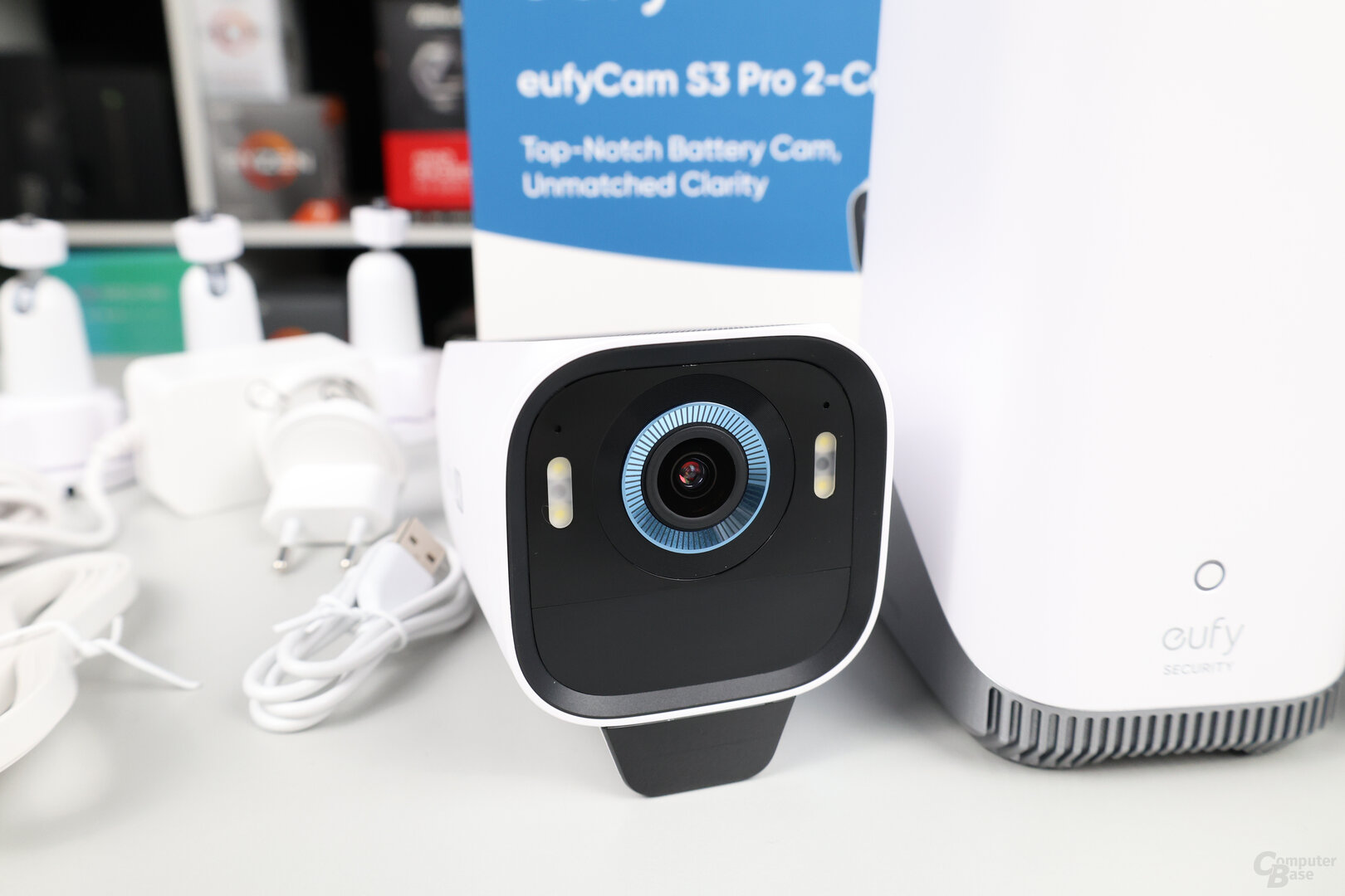 eufyCam S3 Pro mit Radar, PIR, Mikrofonen und IR-LEDs und Scheinwerfer