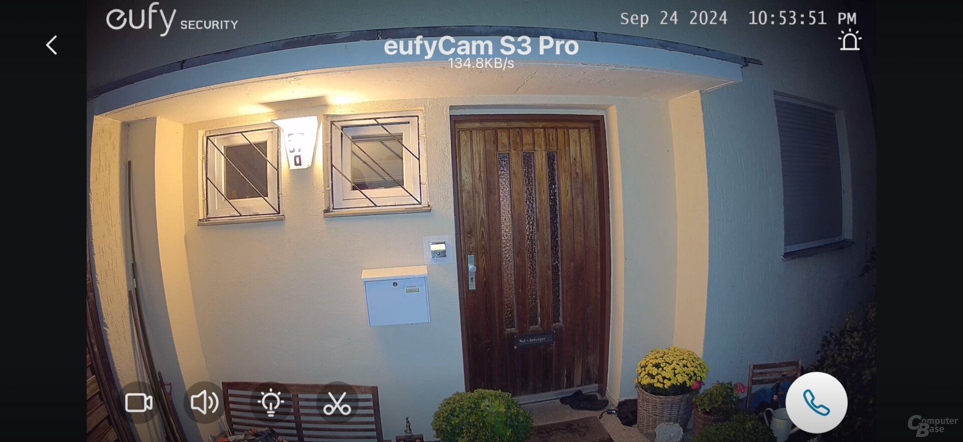 Bild der eufyCam S3 Pro mit Scheinwerfer
