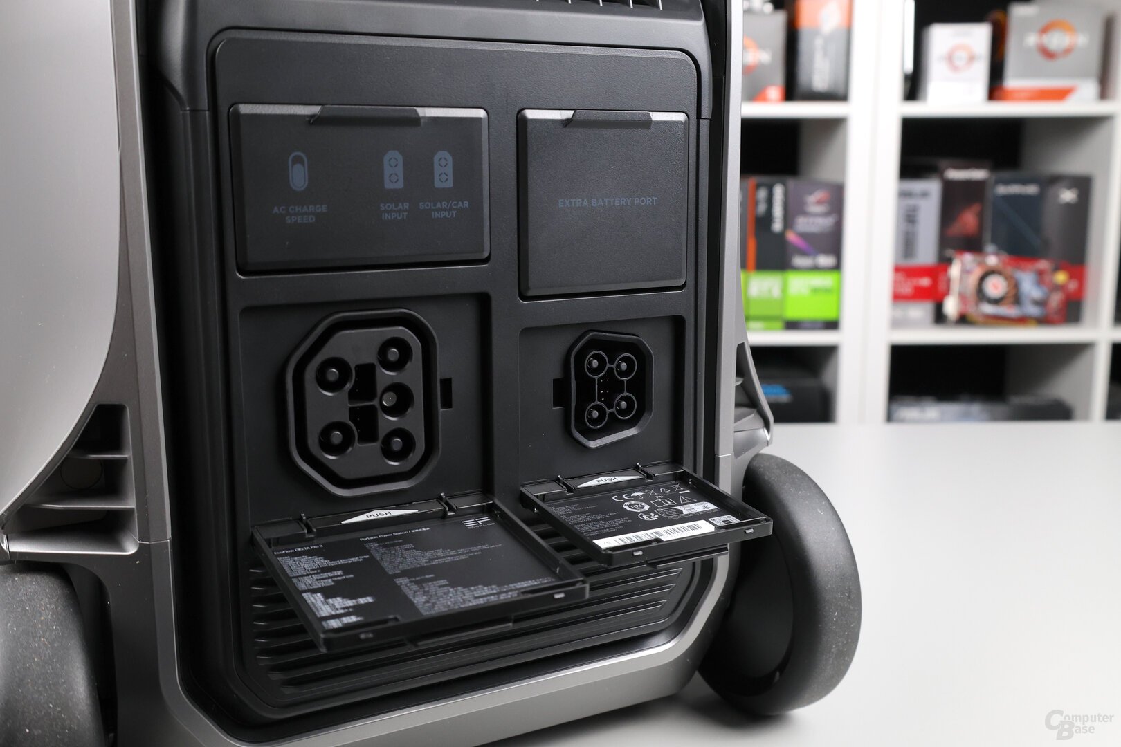 EcoFlow Delta Pro 3: Der AC-Ein-/Ausgang und einer von zwei Ports für Zusatzbatterien